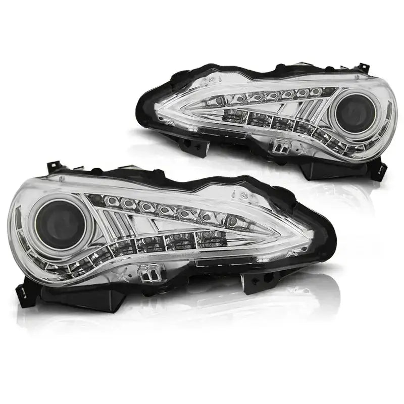 Hovedlykter Toyota GT86 12- Chrome Tru DRL med LED-elementer sett fra skrå vinkel.