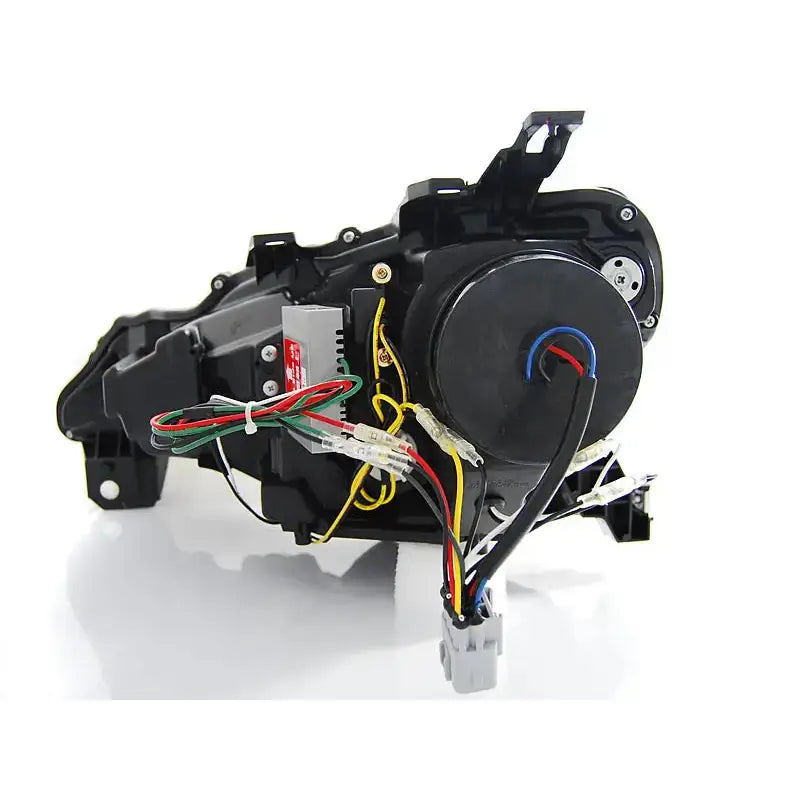 Hovedlys bakside av Toyota GT86 12- Chrome Tru DRL med ledninger og koblinger synlig.