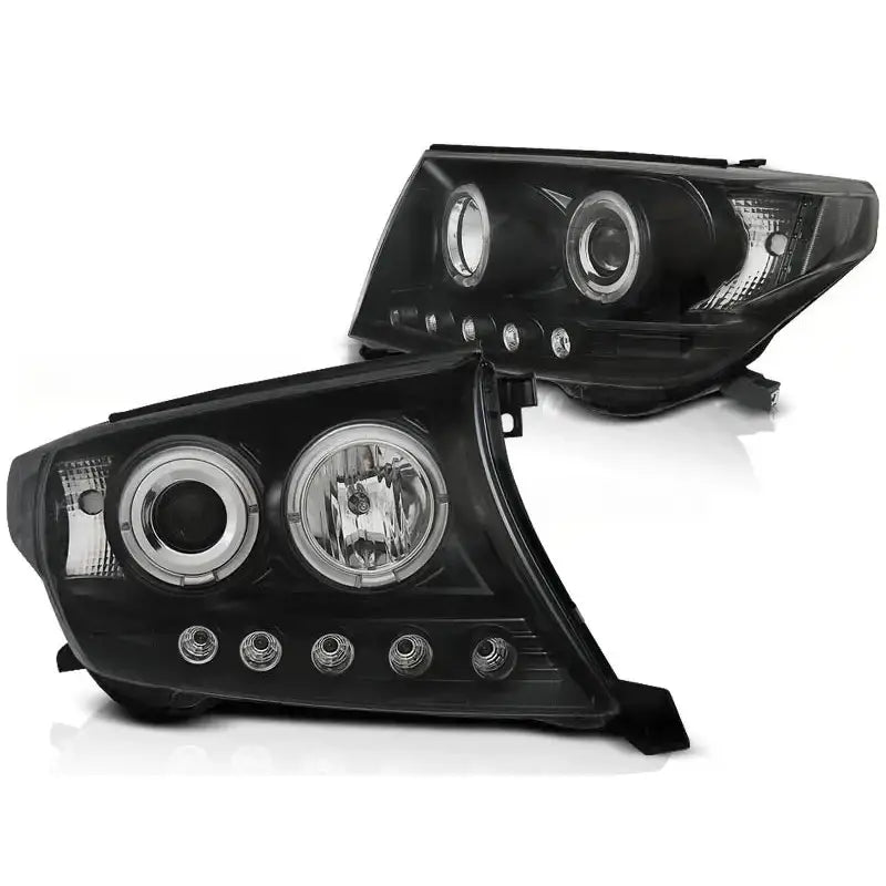 Hovedlykter Toyota Land Cruiser FJ200 Angel Eyes Black med fem runde LED-lys, sett fra skrå vinkel.