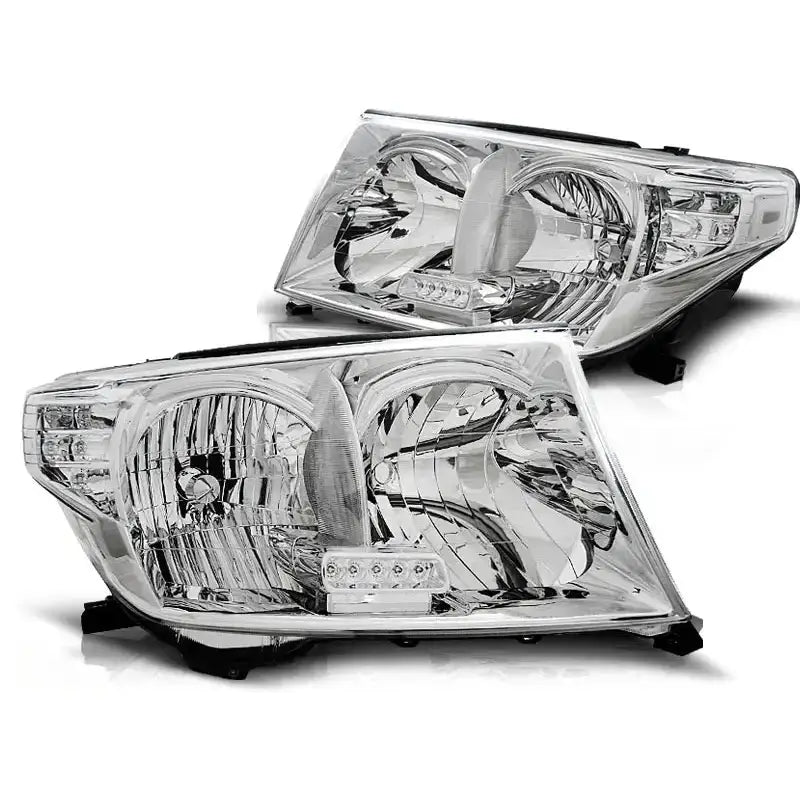Hovedlykter Toyota Land Cruiser FJ200 07-12 i krom med LED, vist forfra med fokus på reflektorer.