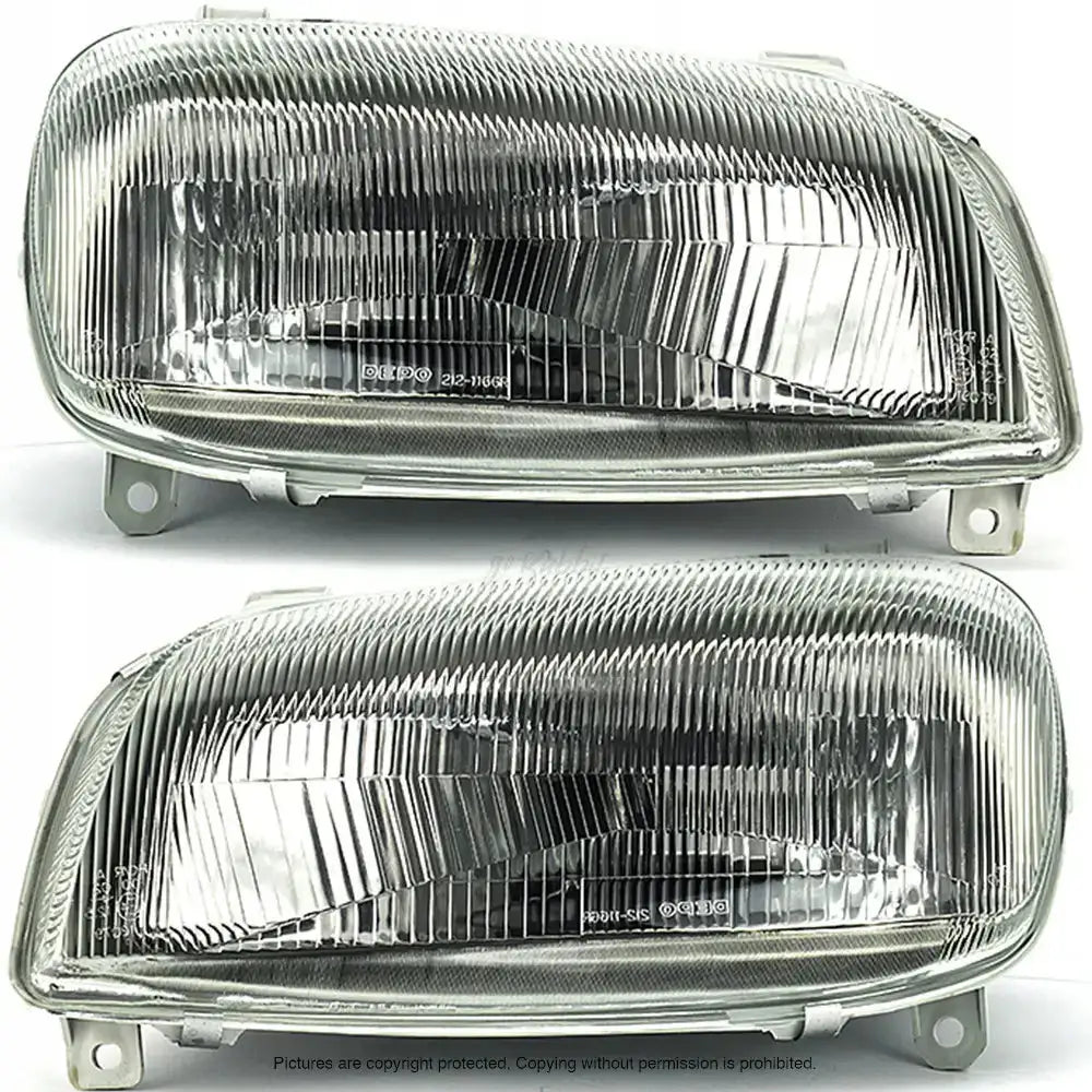 Frontlykter Toyota Rav4 -97 sett forfra med ribbete overflate og sølvfargede reflektorer.