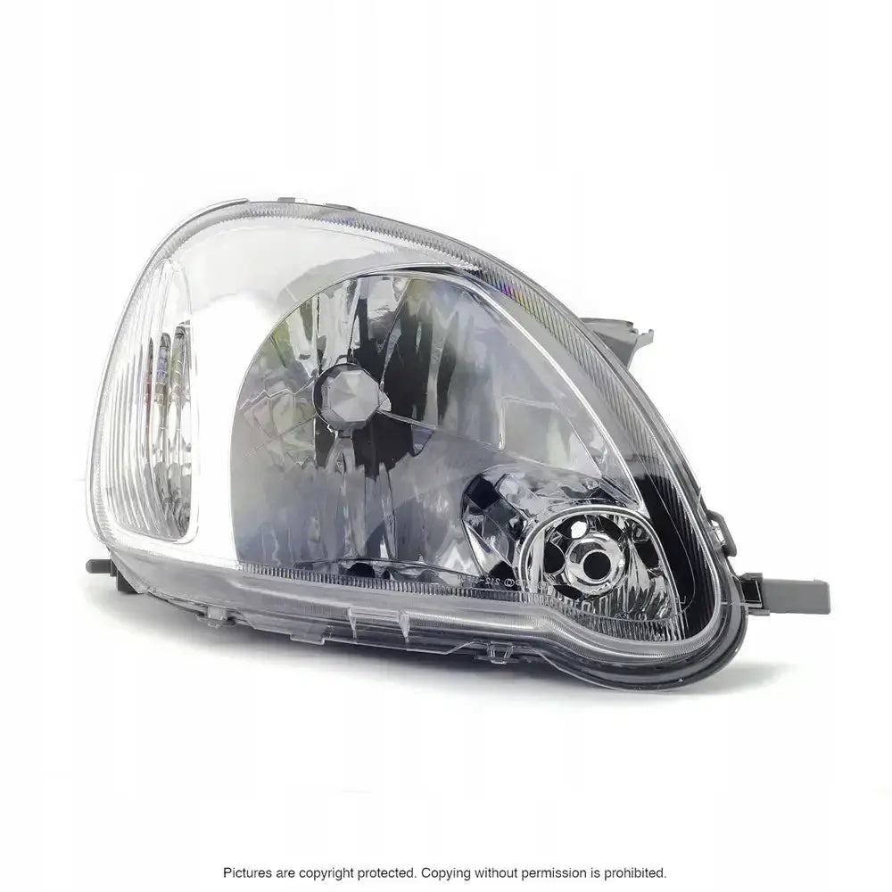 Headlights Toyota Yaris 03-05 H4 sett fra skrå forside med synlige reflektordetaljer og festepunkter.