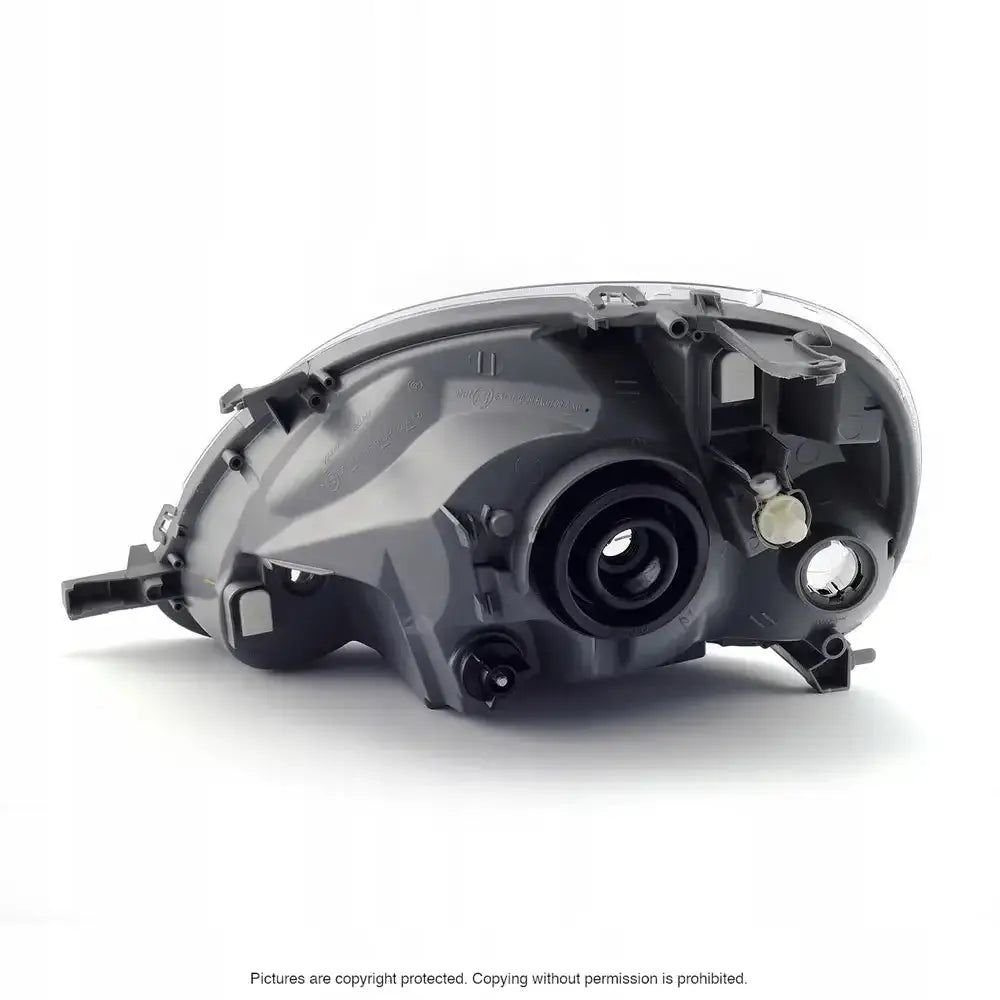 Frontlykter Toyota Yaris 03-05 H4, bakside av grått billykt-hus med pæreuttak og monteringspunkter.