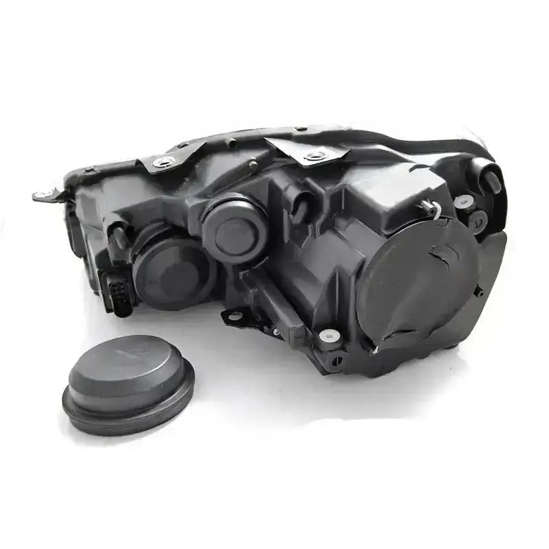 Frontlykter Volkswagen Golf 6 U-Type Black med rund hette foran og synlige festepunkter sett fra skrå vinkel.