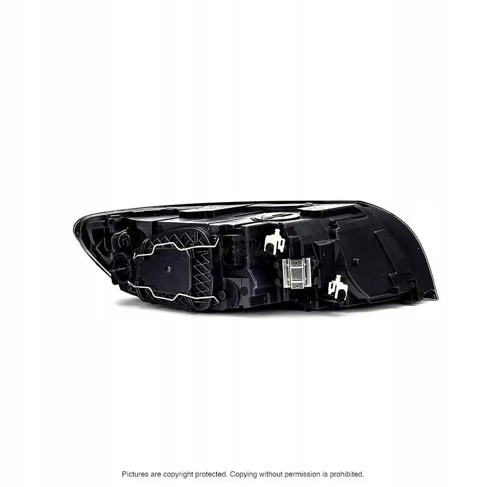 Headlamp bakside av Volvo S40 07-12 frontlykter med synlige festepunkter og tilkoblinger.
