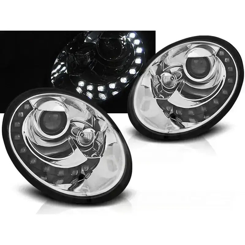 Frontlykter Vw Beetle 06-12 LED Chrome med klart glass og svarte detaljer, vist skrått med lysbilde.