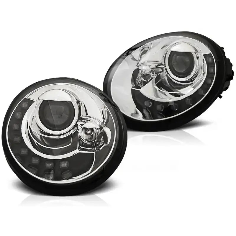 Hovedlykter Vw Beetle 10.98-05.05 LED Chrome med sort og klart glass, sett fra skrå vinkel.