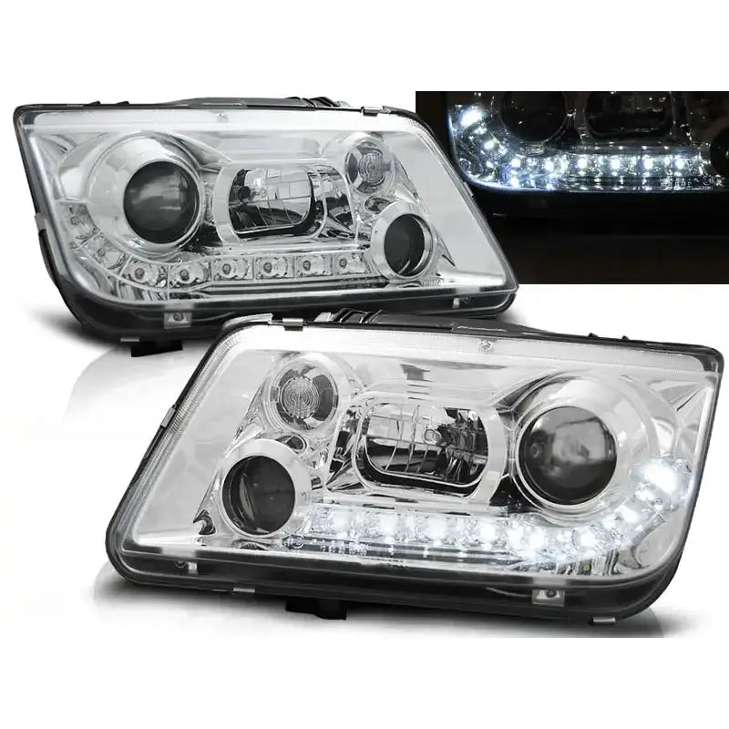 Frontlykter Vw Bora 09.98-05.05 Chrome med LED-list, sett fra skrå vinkel mot hvit bakgrunn.