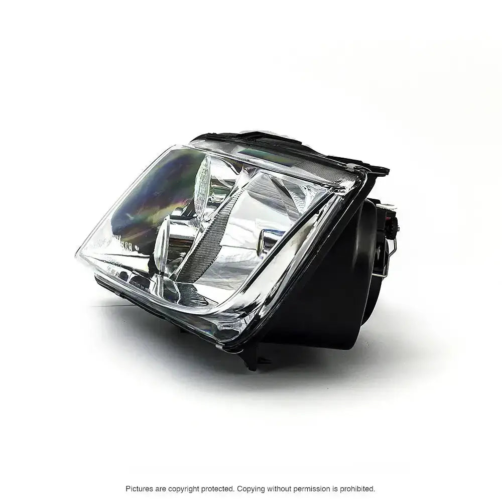 Headlights Vw Bora 98-05 H4 rektangulært frontlys i klart glass og svart plast, skrå vinkel mot venstre.