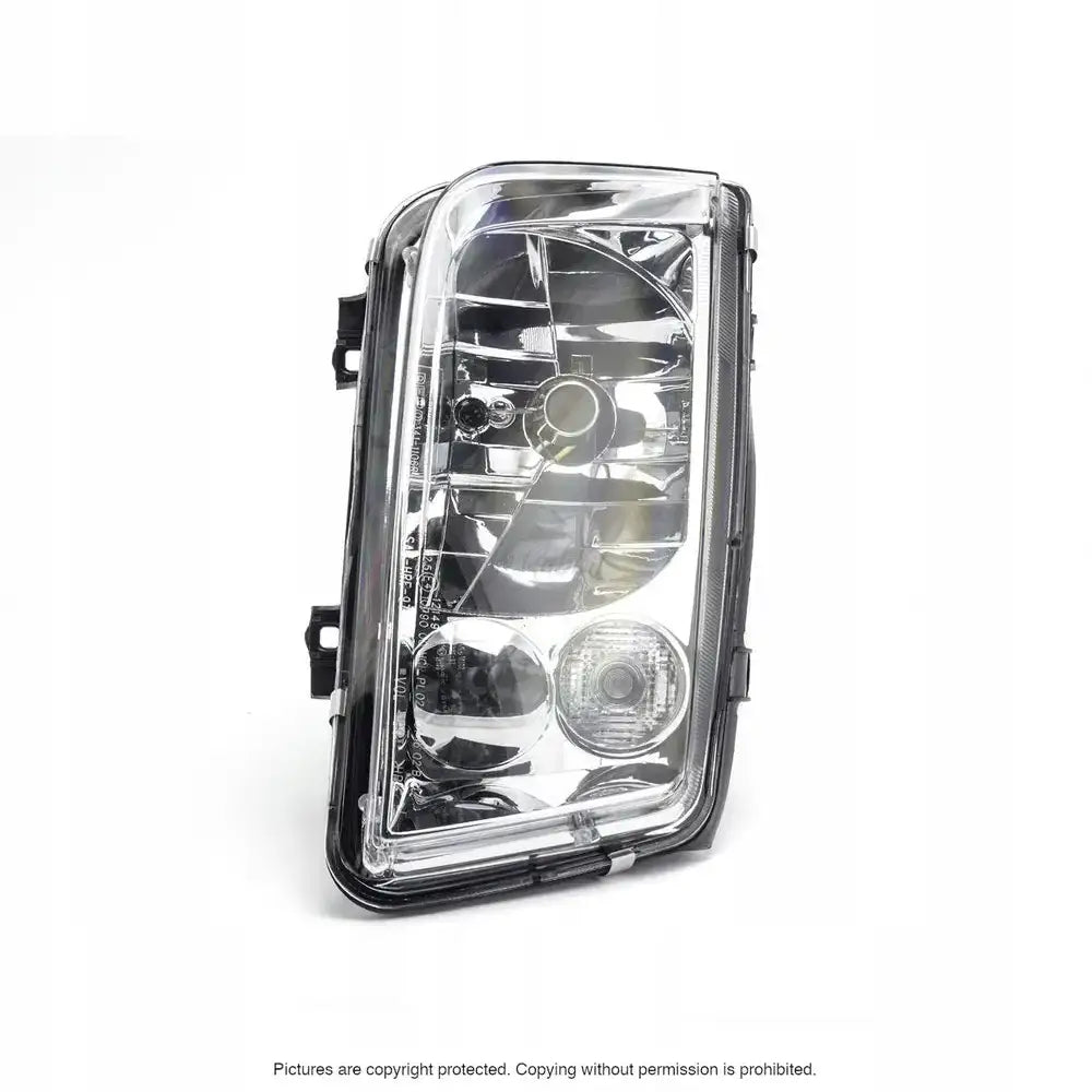Headlamp Vw Bora 98-05 sedan H4 sett forfra med klart glass og synlige reflektorer.