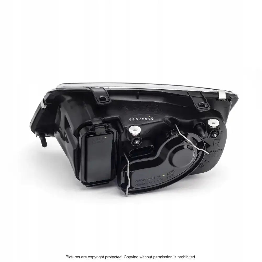 Headlights Vw Bora 98-05 sedan sett bakfra med synlige elektriske tilkoblinger og festepunkter.