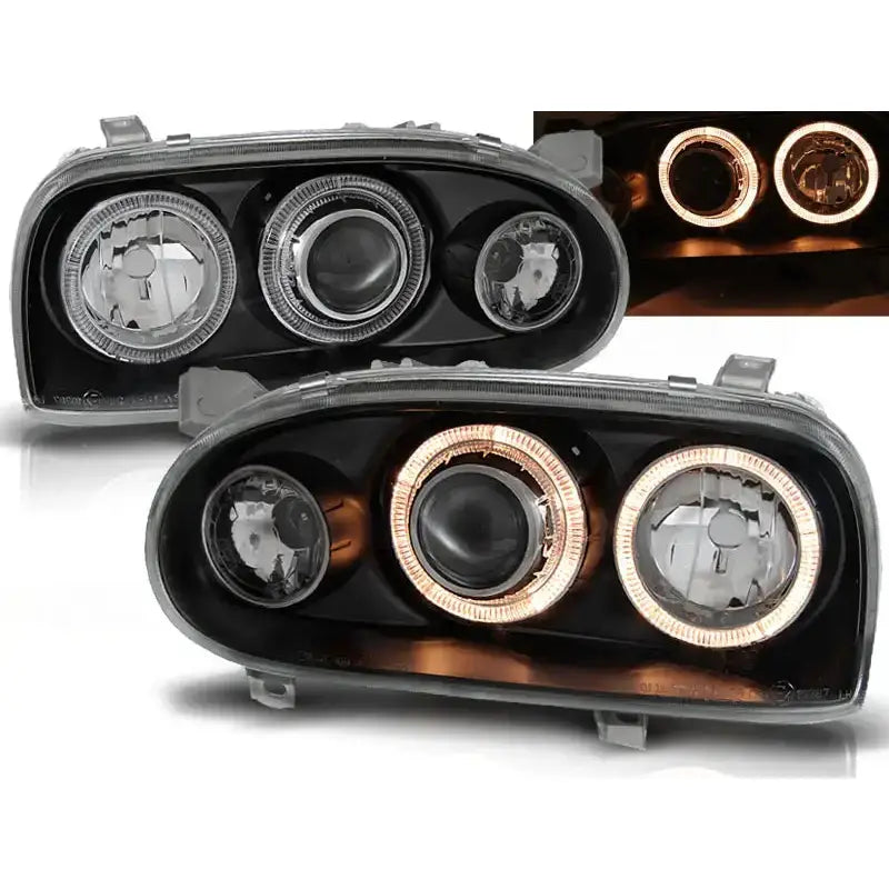 Frontlykter Vw Golf 3 Black Halo Rims med svart innramming og tent lysring, nærbilde fra skrå vinkel.