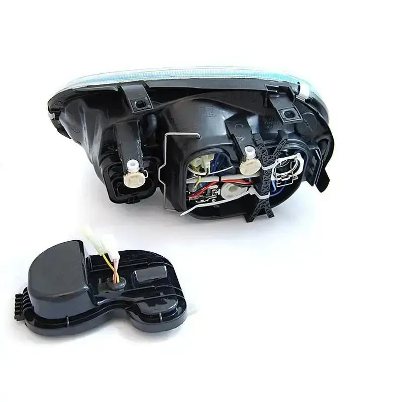 Hovedlys bakside av Vw Golf 4 Angel Eyes Blue med synlige ledninger og løs del på hvit bakgrunn.