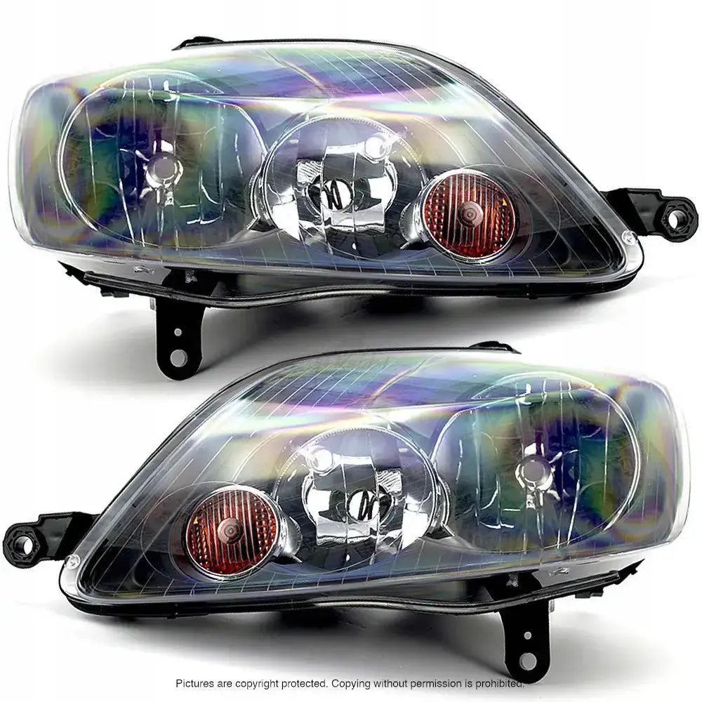 Frontlykter Vw Golf 5 05-08 med klare deksler og runde reflektorer, sett fra skrå vinkel.