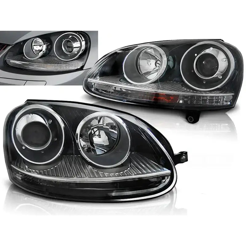 Frontlykter Vw Golf 5 GTI Black med klare glass, runde reflektorer og LED-lysrammer.