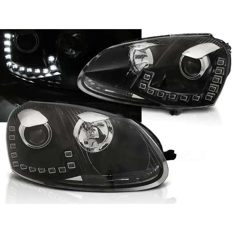 Frontlykter Vw Golf 5 LED DRL Black, sorte med buet LED-mønster, en tent i mørket.