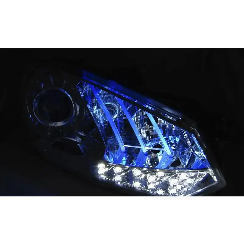 Headlamp Vw Golf 6 frontlykt med klart glass og blå LED-lys, hvite LED-pærer langs nederkanten.