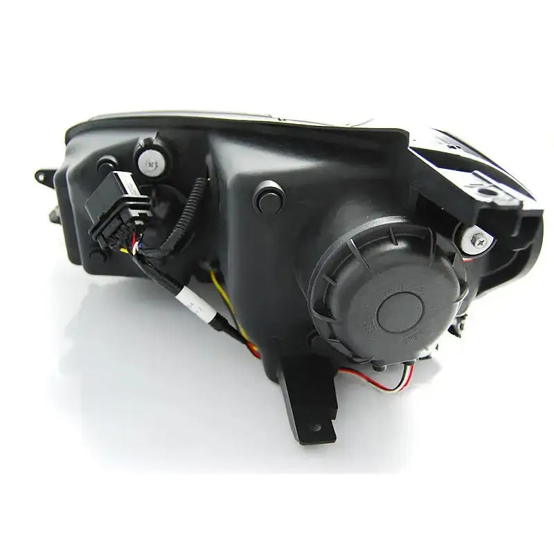 Headlamp Vw Golf 7 U-Type Chrome sett bakfra med ledninger og koblinger mot hvit bakgrunn.