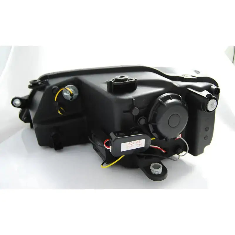 Headlights Vw Jetta VI Tube Light Black sett bakfra med ledninger, koblinger og monteringspunkter synlige.