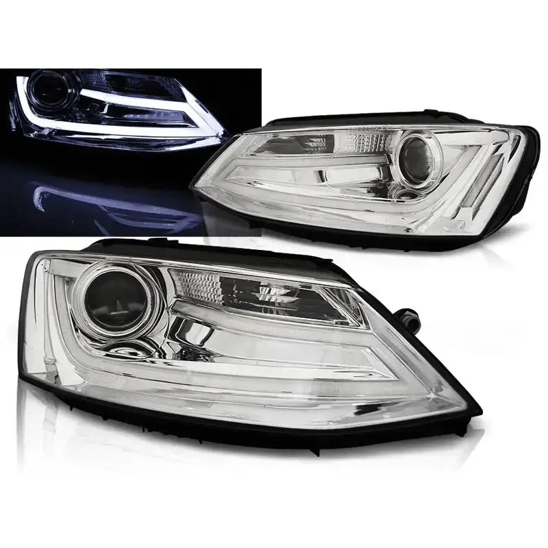 Frontlykter Vw Jetta VI Tube Light Chrome sett fra skrå vinkel med opplyst LED-lyslist.