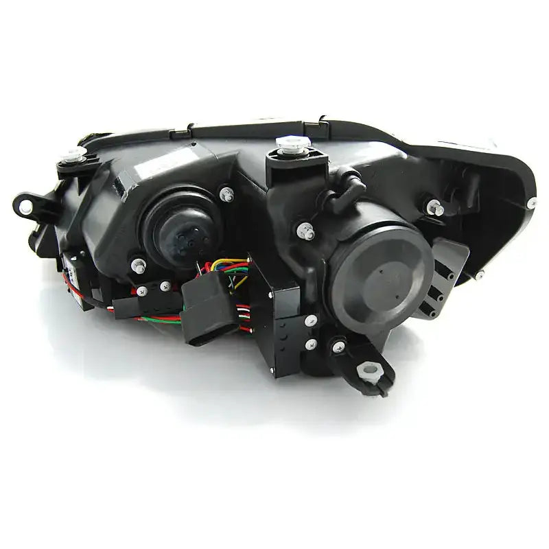 Headlamp Vw Jetta VI Tube Light Tru DRL Black vist bakfra med ledninger og kontakter på hvit bakgrunn.