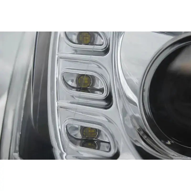 Hovedlys Vw Jetta VI Tube Light Tru DRL Chrome med LED og reflektorer i sølvfarget hus.