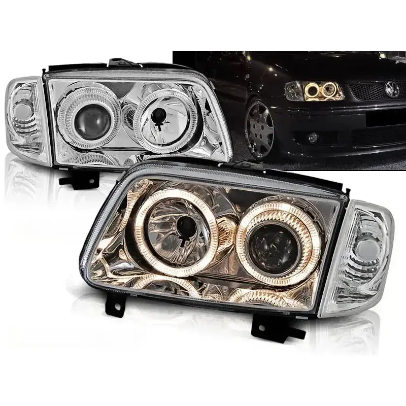Frontlykter Vw Polo 6N2 Angel Eyes Chrome med LED-ringer, sett montert på bil i mørket.