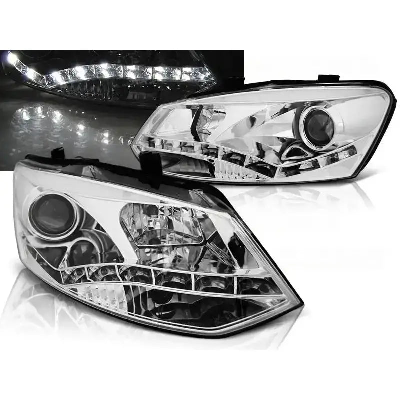 Frontlykter Vw Polo 6R 09-03.14 med svart og krom detaljer, LED-lys synlig, skrå forfra.