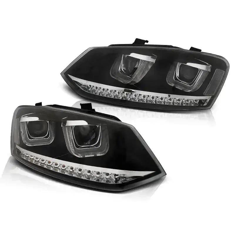 Hovedlykter Vw Polo 6R U-Type LED Black, to svarte lykter med doble hovedlys og LED-list nederst.