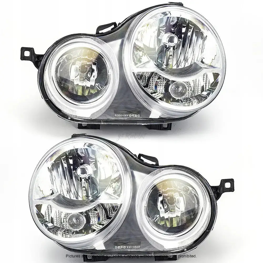 Frontlykter Vw Polo 9N 01-05 med to runde lamper og svarte detaljer sett rett forfra.