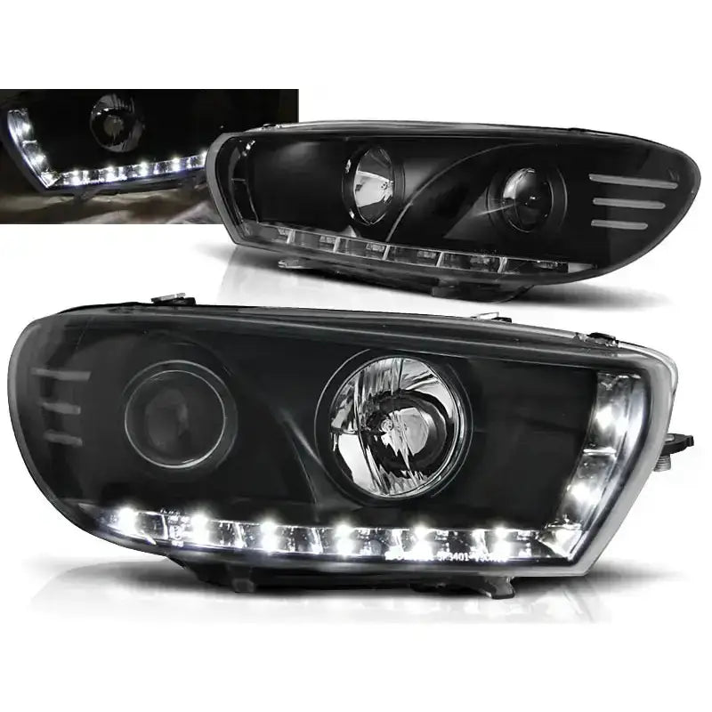 Frontlykter Vw Scirocco 08-04.14 Black med LED-lys, nærbilde av to svarte lykter fra skrå vinkel.