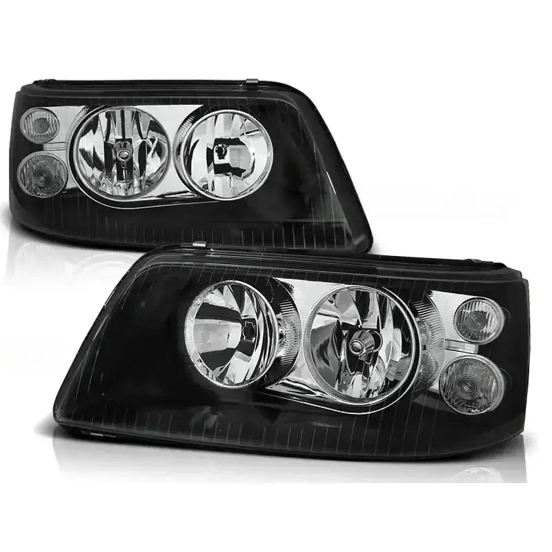 Frontlykter Vw T5 04.03-08.09 Black med klart glass og sorte detaljer, sett fra skrå vinkel.