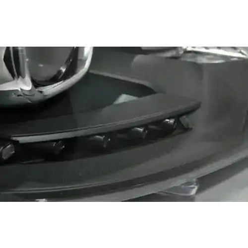 Hovedlys Vw T5 2010-15 Tru DRL Xenon Look Black med kromdetaljer og strukturert overflate.