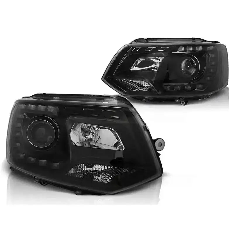Hovedlykter Vw T5 2010-2015 Black Tru DRL med LED, sett fra skrå vinkel, sorte detaljer.