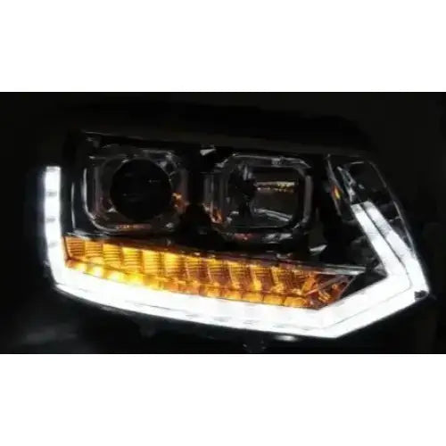 Hovedlys Vw T5 2010-2015 LED Tube Light Chrome med hvite LED-striper og oransje markering, sett forfra.