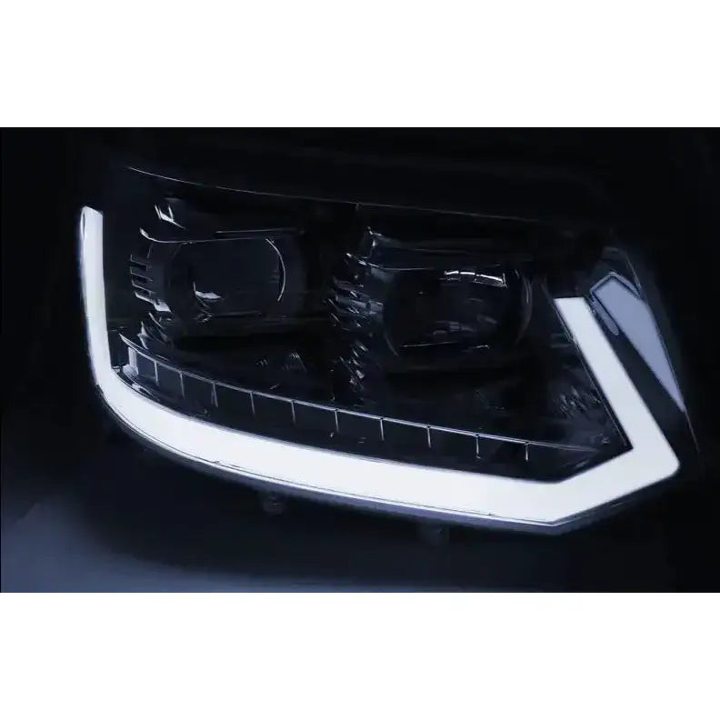 Headlights Vw T5 Led Tube Light Chrome med hvit LED-lysramme og moderne reflektorer.