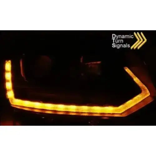 Hovedlys Vw T5 2010-2015 Tube Light med oransje dynamiske blinklys tent i mørket.