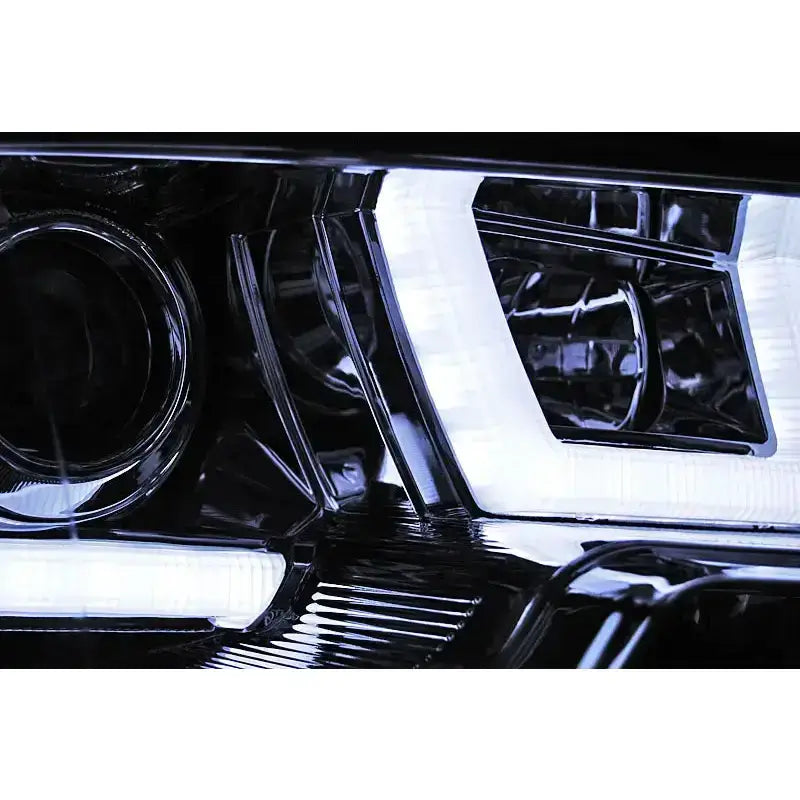Headlamp Vw T5 2010-2015 U-Type Chrome med LED-lys og moderne design i svart og krom.
