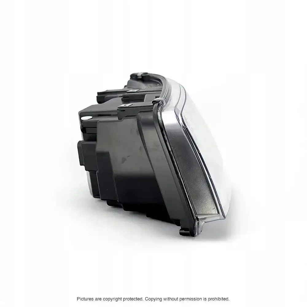 Headlights Vw T5 Transporter 03-09 H4 sett fra skrå vinkel med tydelige festepunkter.