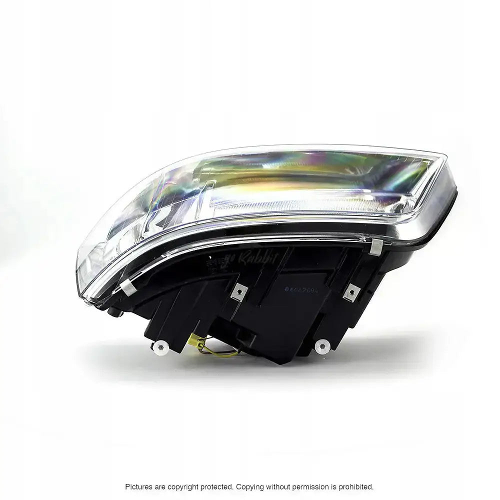 Frontlykter Vw T5 Transporter 03-09 H4 vist fra siden med reflektor og detaljerte monteringspunkter.