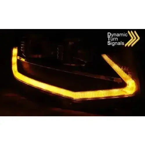 Hovedlys Vw T6 Tube Light Black med gule LED-striper og dynamiske blinklys, nærbilde.