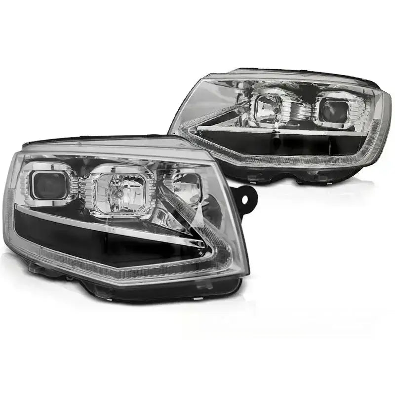Frontlykter Vw T6 15-19 Tube Light Chrome DRL SEQ sett skrått forfra med sorte rammer.