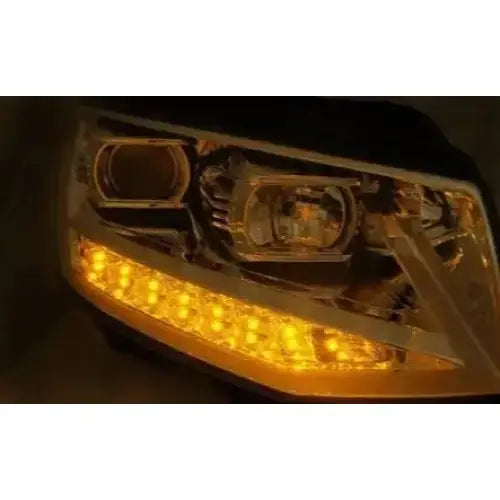 Hovedlys Vw T6 15- Chrome Tube Light LED med gule sekvensielle DRL, nærbilde med moderne design.