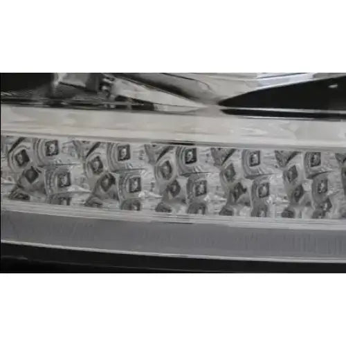 Frontlykter Vw T6 15- Chrome Tube Light Led SEQ DRL nærbilde av klare reflektorer i plast.