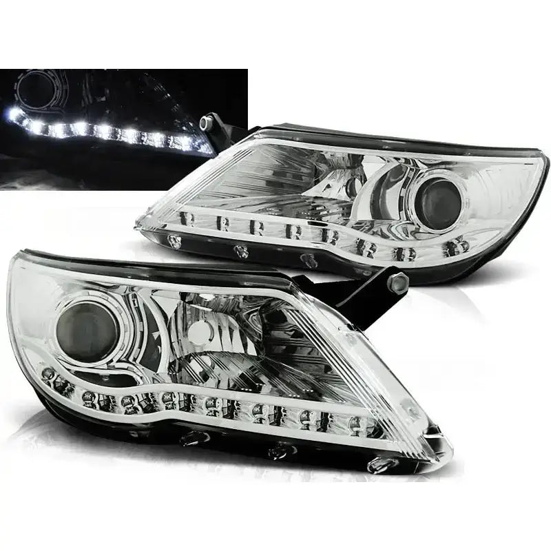 Frontlykter Vw Tiguan 10.07-11 i krom med LED-lys, sett skrått forfra med detaljbilde øverst.