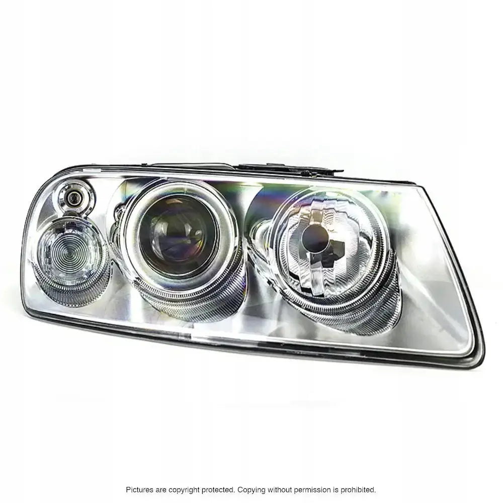 Frontlykter Vw Touareg 1 02-06 med klart glass, krom innside og tre reflektorer, sett forfra.