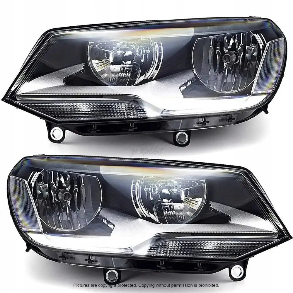 Frontlykter Vw Touareg 10-14 i sort og klar plast med reflekterende detaljer, nærbilde.