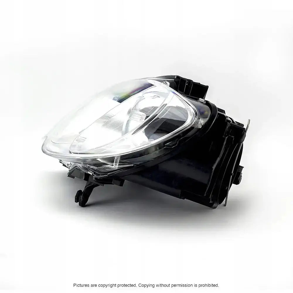Hovedlys Vw Touran 07-10 H7 med klart glass, sort plast og synlige reflektor og festebraketter.