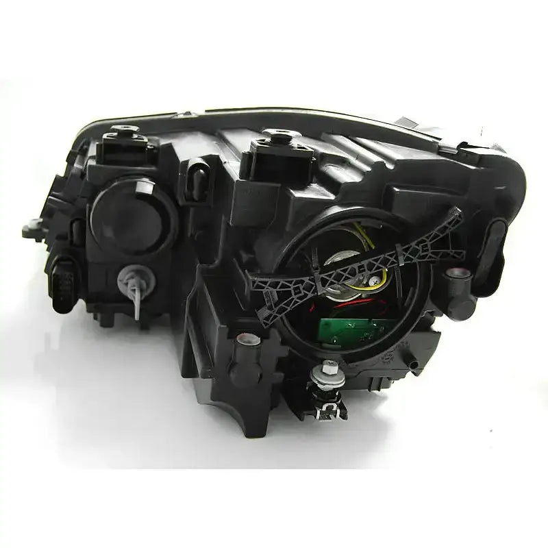 Hovedlys Vw Touran II 08.10- Black Tru DRL sett bakfra med synlige ledninger og monteringspunkter.