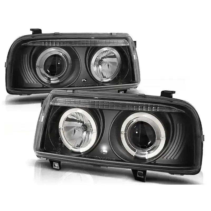 Hovedlykter Vw Vento Angel Eyes Black med doble runde linser og klart glass, sett forfra på hvit bakgrunn.